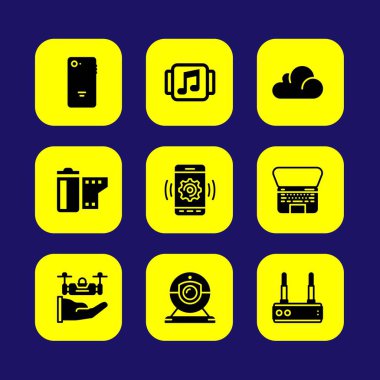 Teknoloji vektör Icon set. Robot, dizüstü bilgisayar, web kamerası ve bulut bilgisayar