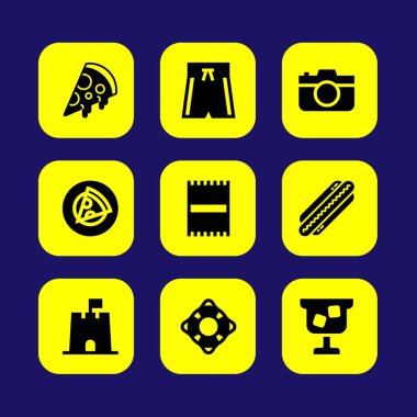 Yaz aylarında vektör Icon set. plaj havlusu, Kumdan kale, pizza ve mayo