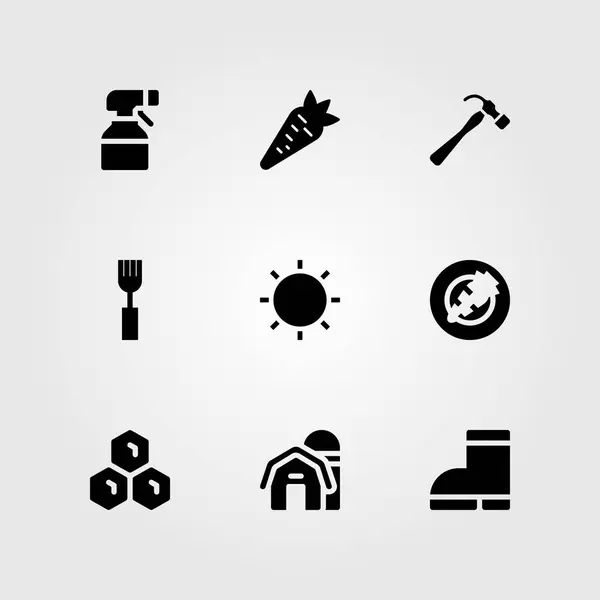 Набір значків садового вектора. сонце, чоботи, виделка та обприскувач — стоковий вектор