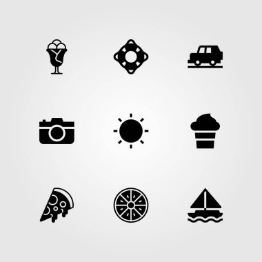 Yaz aylarında vektör Icon set. fotoğraf makinesi, dondurma, güneş ve araba