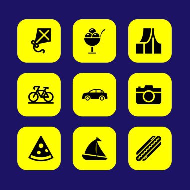 Yaz aylarında vektör Icon set. Araba, Bisiklet, sosisli sandviç ve yelkenli