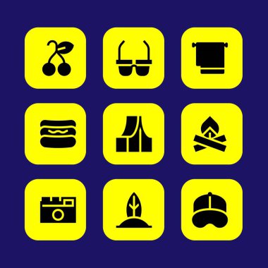 Yaz aylarında vektör Icon set. kiraz, güneş gözlüğü, sosisli sandviç ve çadır