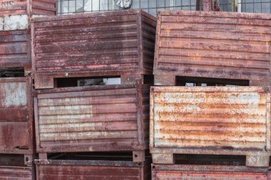 Paslı konteyner görünümü