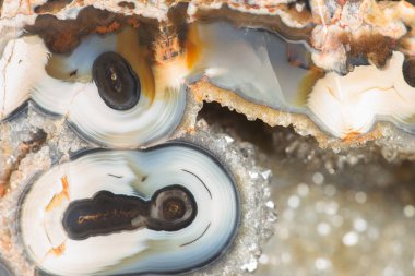 Parlak mineraller doku