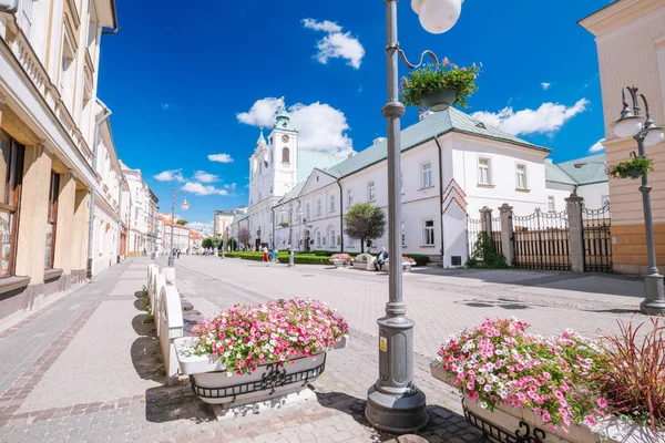 Vista de la calle histórica de Rzeszow / Polonia — Foto de Stock
