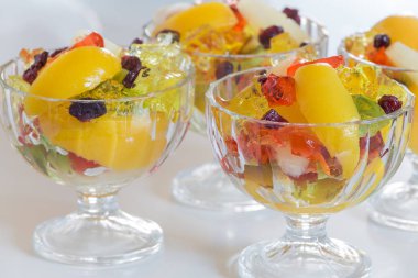 Tatlı renkli / tatlı meyve ve kase jöle