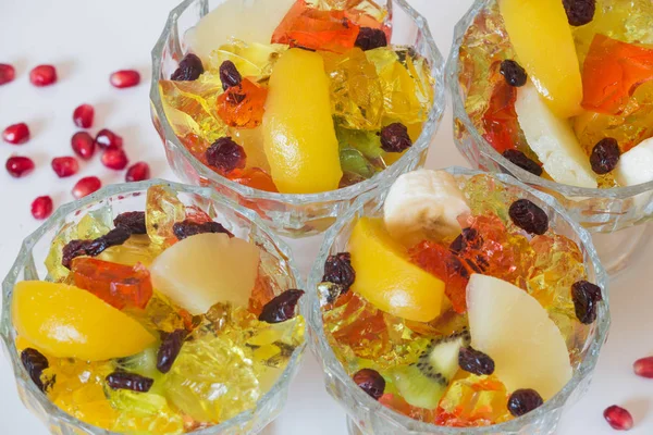 Färgade dessert / söt frukt och gelé i skålen — Stockfoto