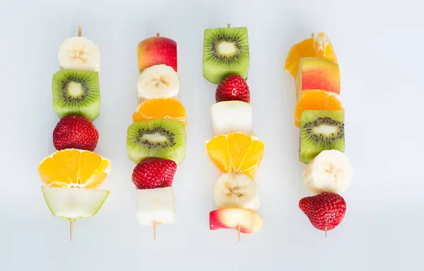 Φρούτα καλαμάκια η έννοια της υγιεινής διατροφής — Φωτογραφία Αρχείου