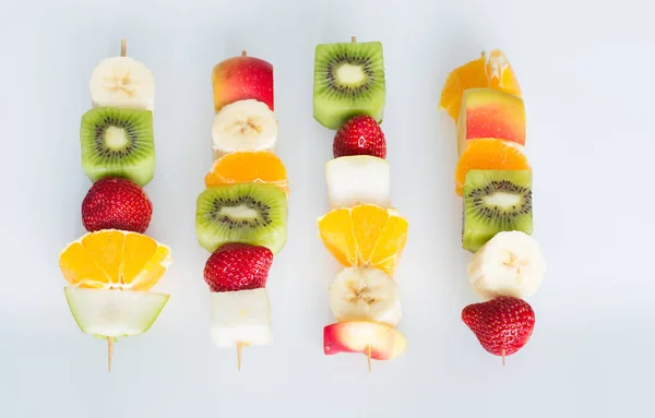 Fruit skewers the concept of healthy eating — Stock Photo, Image