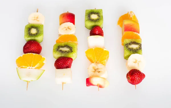 Φρούτα καλαμάκια η έννοια της υγιεινής διατροφής — Φωτογραφία Αρχείου