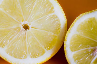 Kıyılmış sulu limon