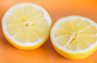 Kıyılmış sulu limon