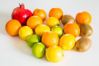 Parlak zemin üzerine taze meyve