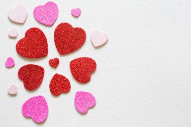 Kalpleri üzerinde yazıt için bir yer ile Sevgililer günü parlak arka plan