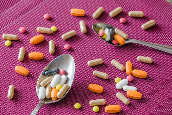 Egy csomó orvosi tabletta — Stock Fotó