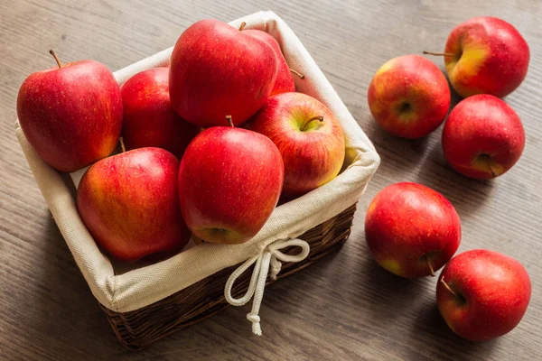 Lédús alma meghintjük kosár — Stock Fotó