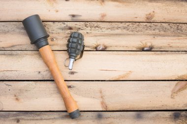 El bombası üzerinde yazıt için yer ile ahşap tahta