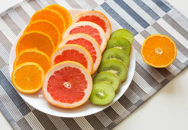 Концепція свіжого різання фруктів / вітамінів . — стокове фото