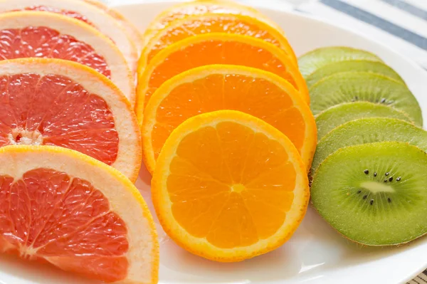 Vers snijden vruchten / vitaminen concept. — Stockfoto