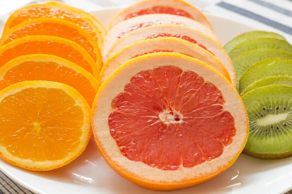 과일을 신선한 절단 / 비타민 개념. — 스톡 사진
