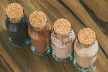 Şişe renkleri kum ile