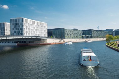 Berlin / Sprewa nehir ve şehir görünümünü center