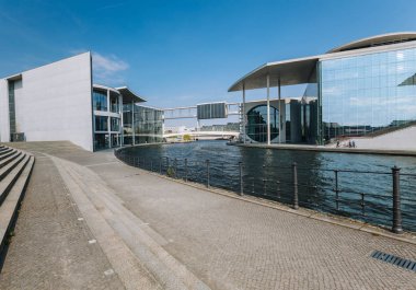 Berlin / Sprewa nehir ve şehir görünümünü center