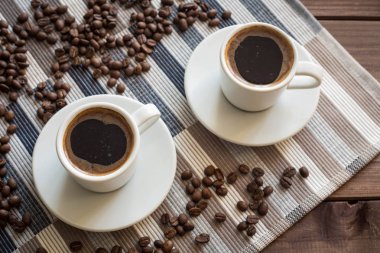 Kahve fincan görünümünü ahşap tablo