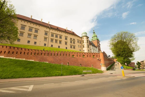 Kraków w Polsce Zobacz średniowiecznego zamku królewskiego — Zdjęcie stockowe