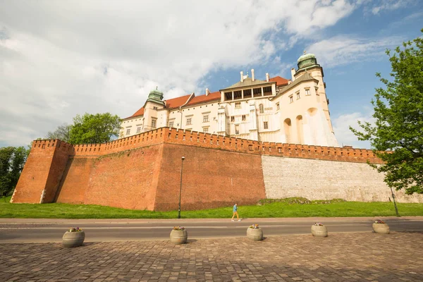 Kraków w Polsce Zobacz średniowiecznego zamku królewskiego — Zdjęcie stockowe