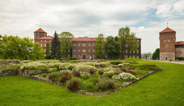 Cracóvia na Polônia / vista do castelo real medieval — Fotografia de Stock