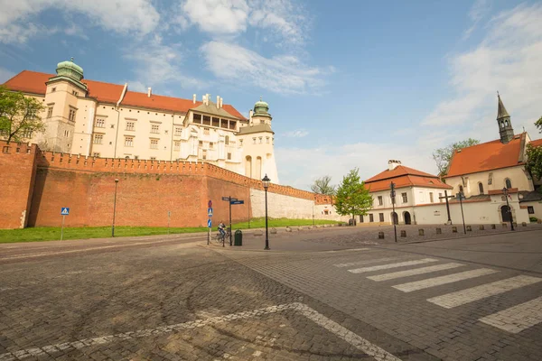 Kraków w Polsce Zobacz średniowiecznego zamku królewskiego — Zdjęcie stockowe