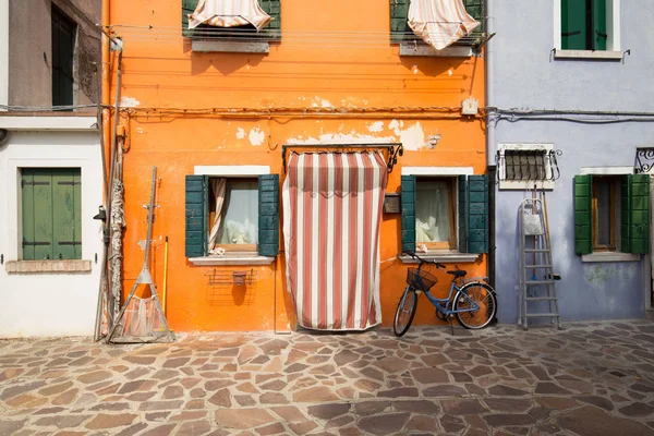 Parede colorida de casa pitoresca — Fotografia de Stock