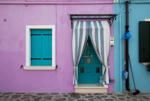 Kolorowe ściany domu malownicze — Zdjęcie stockowe