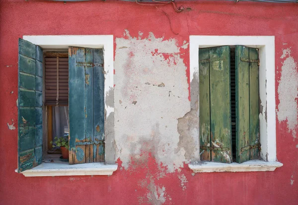 Parede colorida de casa pitoresca — Fotografia de Stock