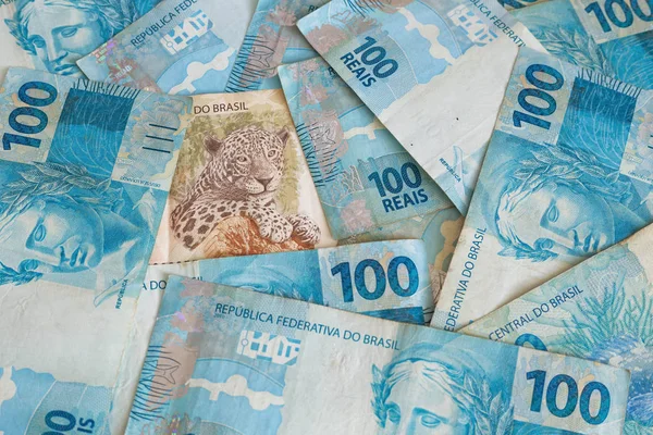 Monnaie brésilienne, reais, nominale élevée — Photo