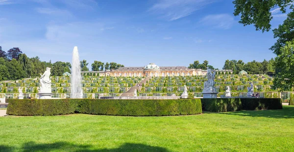 역사적인 정원 및 포츠담에 궁전 건축 — 스톡 사진