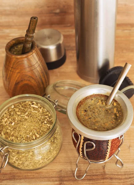 Yerba mate y bombilla / Bebida de Sudamérica —  Fotos de Stock