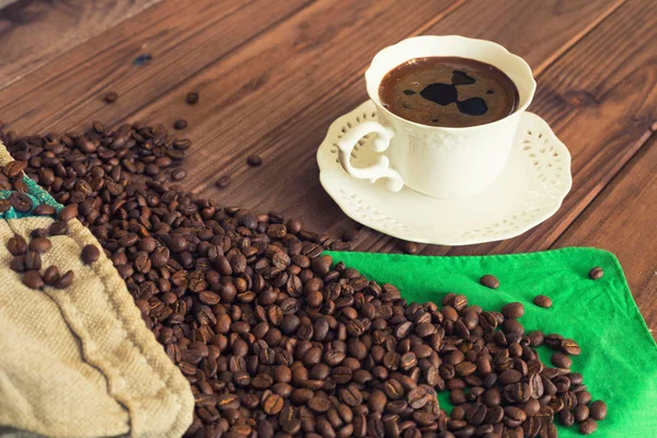 Egy csésze kávé és bab — Stock Fotó