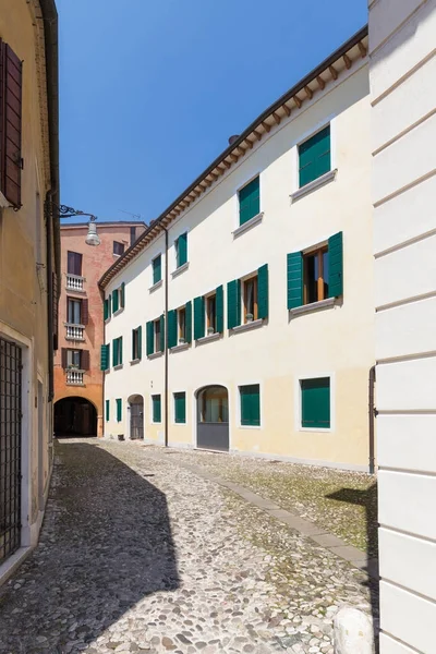 Treviso / eski şehrin sokaklarında