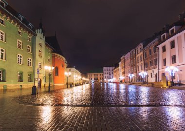 Krakow gece / tarihi kent merkezine ve tarihi mimarisi
