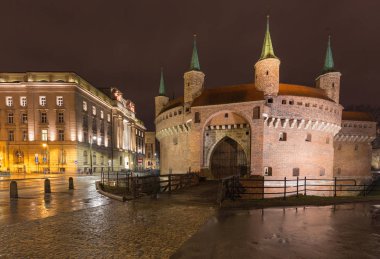 Krakow gece / tarihi kent merkezine ve tarihi mimarisi