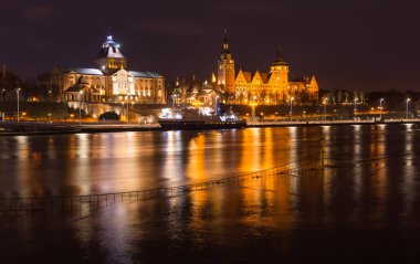 Szczecin gece / sahil manzaralı tarihi merkezi