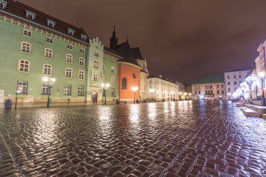 Krakow gece / tarihi kent merkezine ve tarihi mimarisi