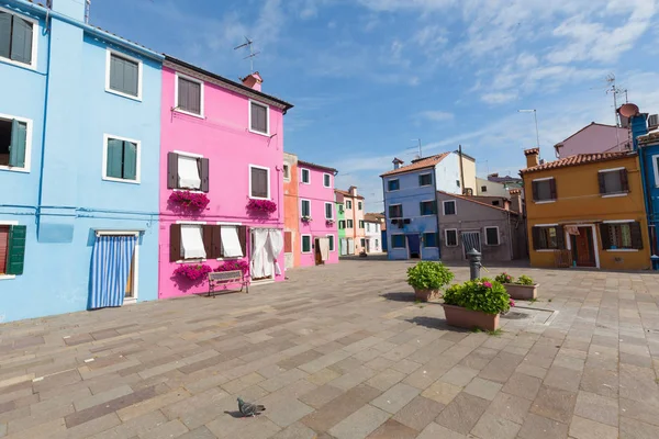 Burano Venecia Pequeño Patio Con Coloridas Paredes Casas — Foto de Stock
