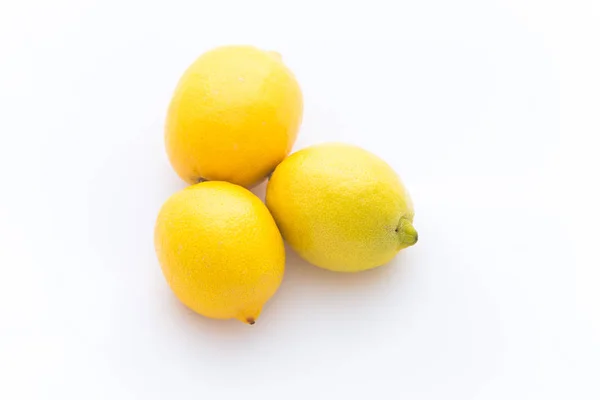 Limones Sobre Fondo Blanco — Foto de Stock