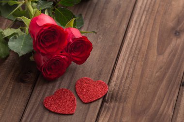 Dekoratif kalpleri ve adak veya dilek için bir yer ile zaman zaman güzel kırmızı gül