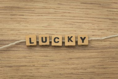 yazıt şanslı bir ipe ipe blok düzenlenen