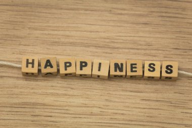 yazıt / mutluluk / blok bir ipe ipe düzenlenen