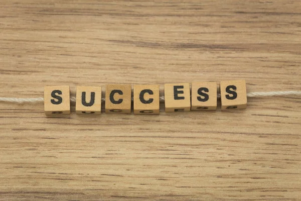 yazıt / başarı / blok bir ipe ipe düzenlenen